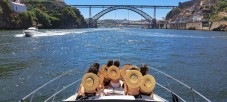 Festa em Iate Valky no Rio Douro para até 12 Pessoas (1h)