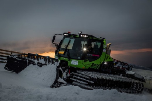 Conduzir uma máquina de neve na Serra Nevada