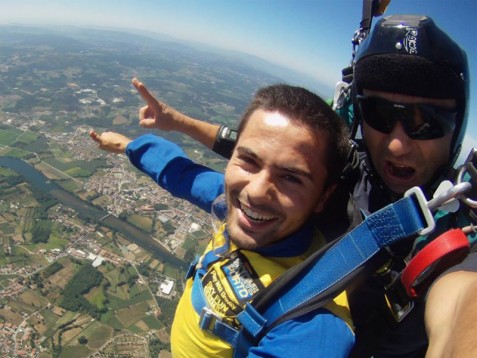 Salto em Queda Livre com a Sky Fun Center