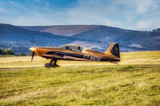 Aula de Voo Acrobático - Avião EXTRA 330 LT