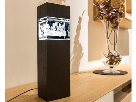 Prenda personalizada com fotografia em cubo de cristal iluminado