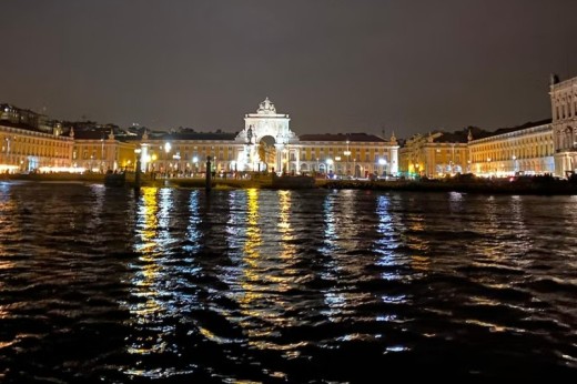 Passeio Noturno num barco a vela pelo Rio Tejo