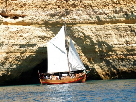 Tour na Costa Algarvia em Barco à Vela