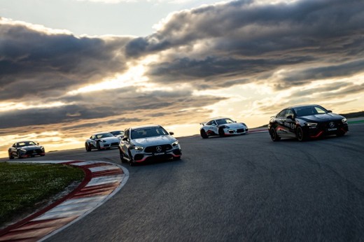 3 carros super desportivos do Autódromo Internacional do Algarve