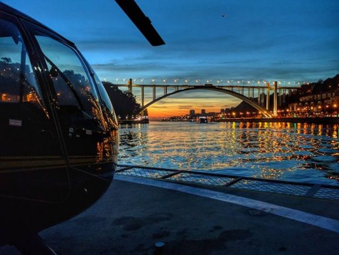 Voo de Helicóptero Privado no Porto para até 3 pessoas
