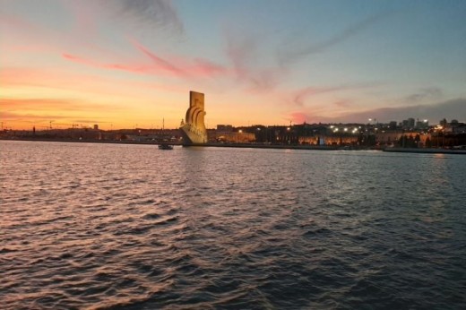 Passeio Sunset no Rio Tejo com Música ao Vivo p/2