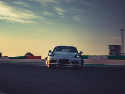 Conduzir Porsche GT3 2 voltas + 1 volta em co-piloto