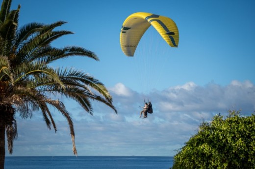Voo de parapente - Acrob&aacute;tico