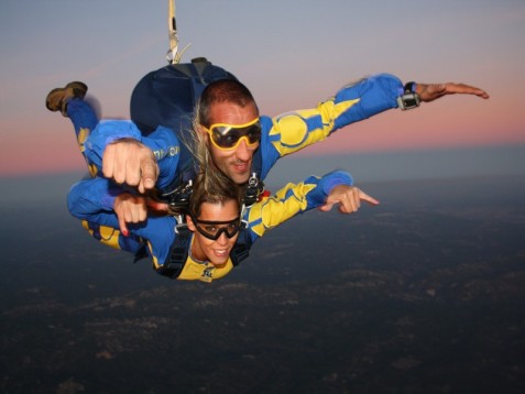 Salto em Queda Livre com a Sky Fun Center