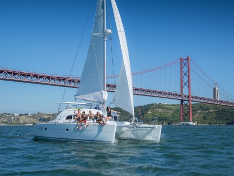 Festa de Despedida de Solteiro em Catamaran no rio Tejo