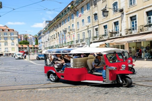 Bilhete para Tour de Tuk Tuk + Tour na Adega do vinho Porto + Cruzeiro no Douro