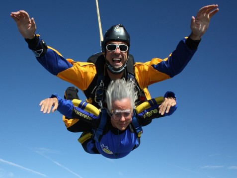 Salto em Queda Livre com a Sky Fun Center