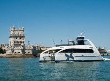 Tour de Catamaran no Rio Tejo de 3 horas p/até 50 pessoas