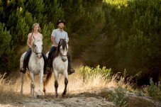 Passeio Romântico a Cavalo na Praia