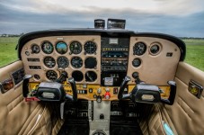Voo de Iniciação à Pilotagem (20min) em Paris