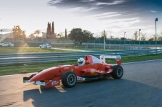Conduz um Formula em circuito