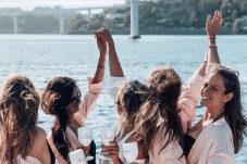 Festa de Despedida de Solteiro em Catamaran no rio Douro