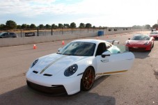 Conduz um Porsche 992 GT3 em circuito