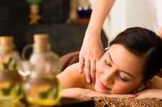 Massagem de Relaxamento com Óleos Neutros