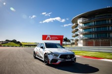 Conduzir um AMG A45 no Autódromo Internacional do Algarve