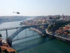 Voo de Helicóptero Privado no Porto para até 3 pessoas