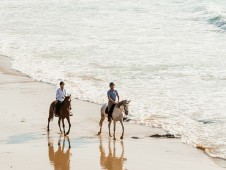 Passeio Romântico a Cavalo à Beira-mar p/2