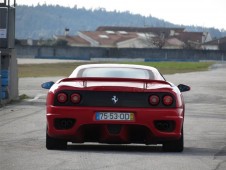 Conduzir um Ferrari 360 Modena F1 no Autódromo de Braga