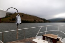 Passeio de Barco no Douro Vinhateiro c/ Vinho e Petiscos p/2