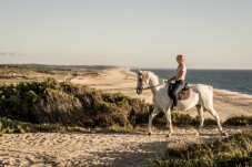 Passeio a cavalo na praia de Melides com picnic romântico