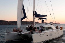 Despedida de solteira em barco Catamaran em Lisboa