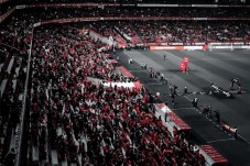 Pack SL Benfica Hotel + Jogo + Cachecóis + Visita a Museu e Estádio p/2