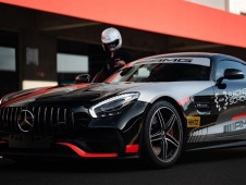 Conduzir um Mercedes AMG GT C 1 volta + 1 volta em co-piloto