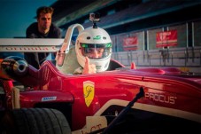 Conduz um Formula em circuito