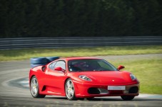 Conduzir um Ferrari F430 no Autódromo de Braga (4 voltas)