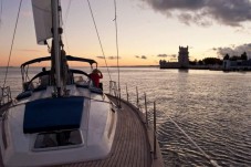 Noite a Bordo de Veleiro no Rio Tejo c/PA e Tour p/2