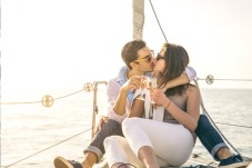 Passeio romântico em veleiro privado no rio Douro p/2