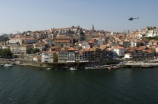 Voo de Helicóptero no Porto | Rota Porto Douro p/ até 3