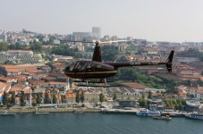 Voo de Helicóptero no Porto | Rota Porto Douro p/ até 3