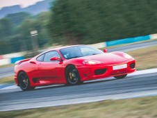 Conduzir um Ferrari 360 Modena F1 no Autódromo de Braga