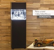 Prenda personalizada com fotografia em cubo de cristal iluminado