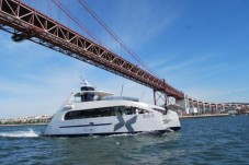 Catamaran Water X para grupos até 50 pax no Rio Tejo
