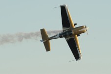 Aula de Voo Acrobático - Avião EXTRA 330 LT