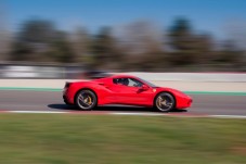 Conduzir um Ferrari 488 num Circuito de Espanha