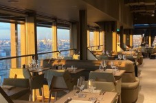 Escapada em Paris com jantar na Torre Eiffel p/2