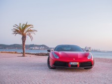 Conduzir um Ferrari GTB 488 em Lisboa