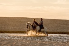 Passeio Romântico a Cavalo à Beira-mar p/2