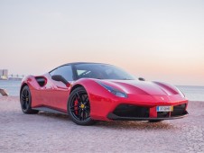 Conduzir um Ferrari GTB 488 em Lisboa