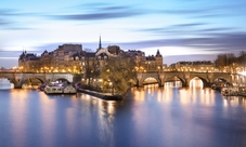 Moulin Rouge Paris com cruzeiro com jantar na Torre Eiffel